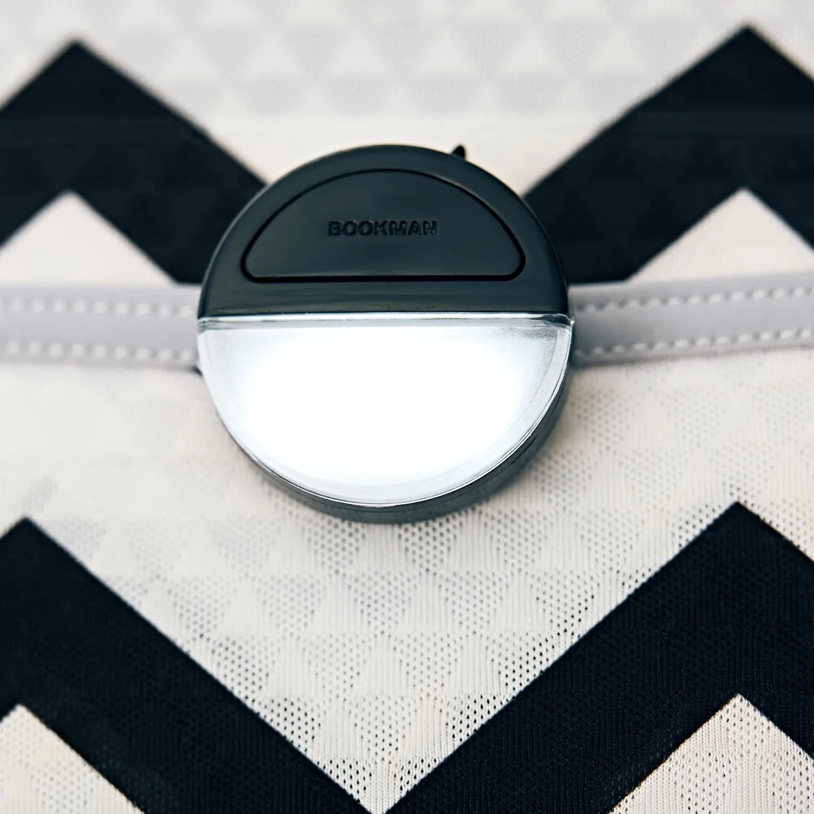Bookman Urban Visibility Wearable Light - Eclipse Black - Image 4