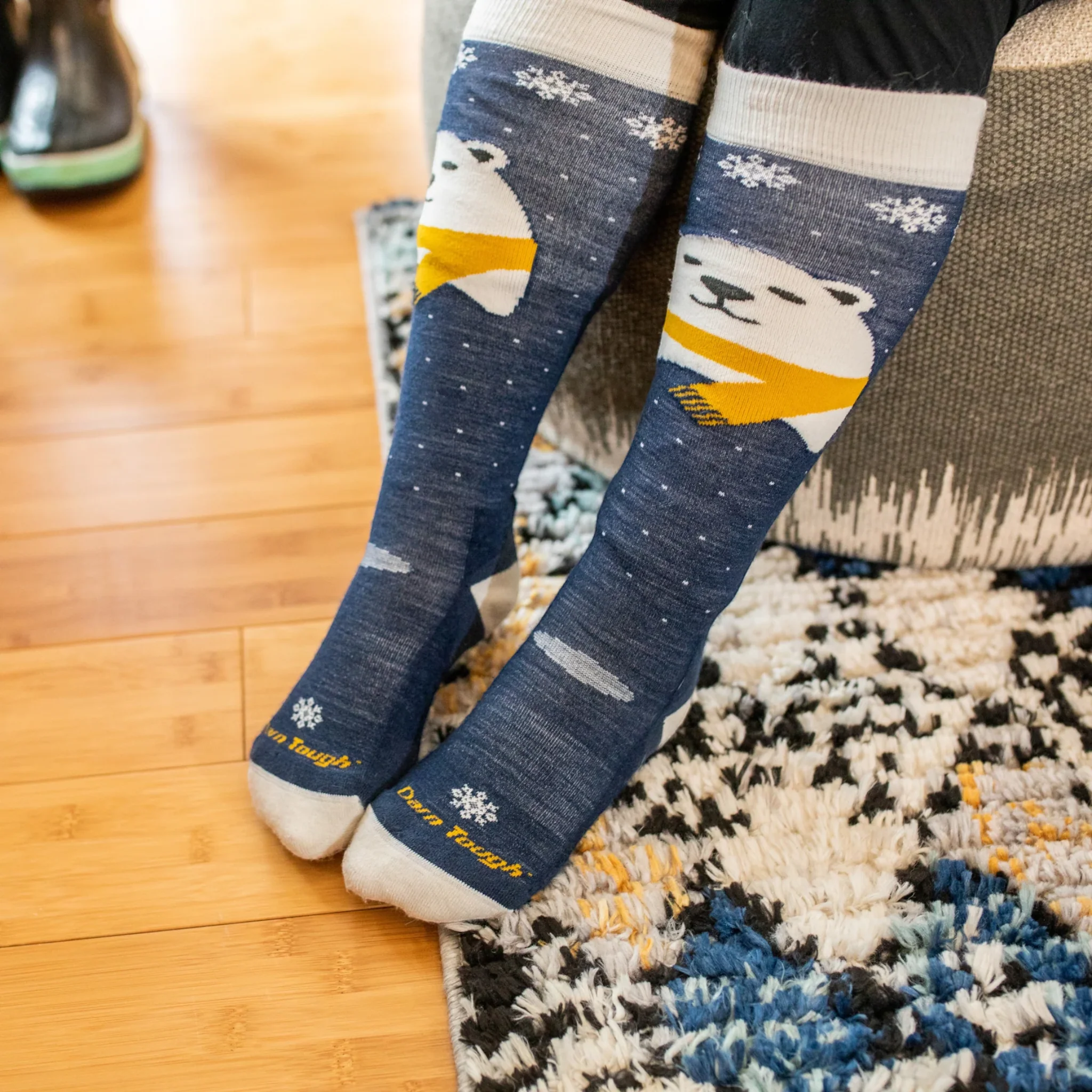 Darn Tough Kids' Polar Bear Over-the-Calf Midweight Ski & Snowboard Sock - Image 5