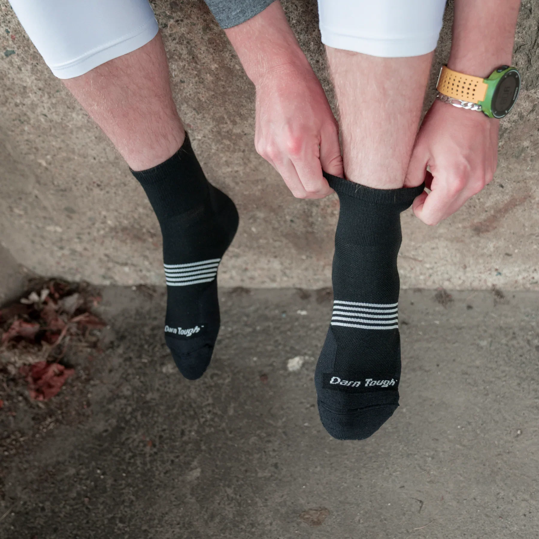 Darn Tough Men's Element Quarter Lightweight w' Cushion Running Socks - Image 4