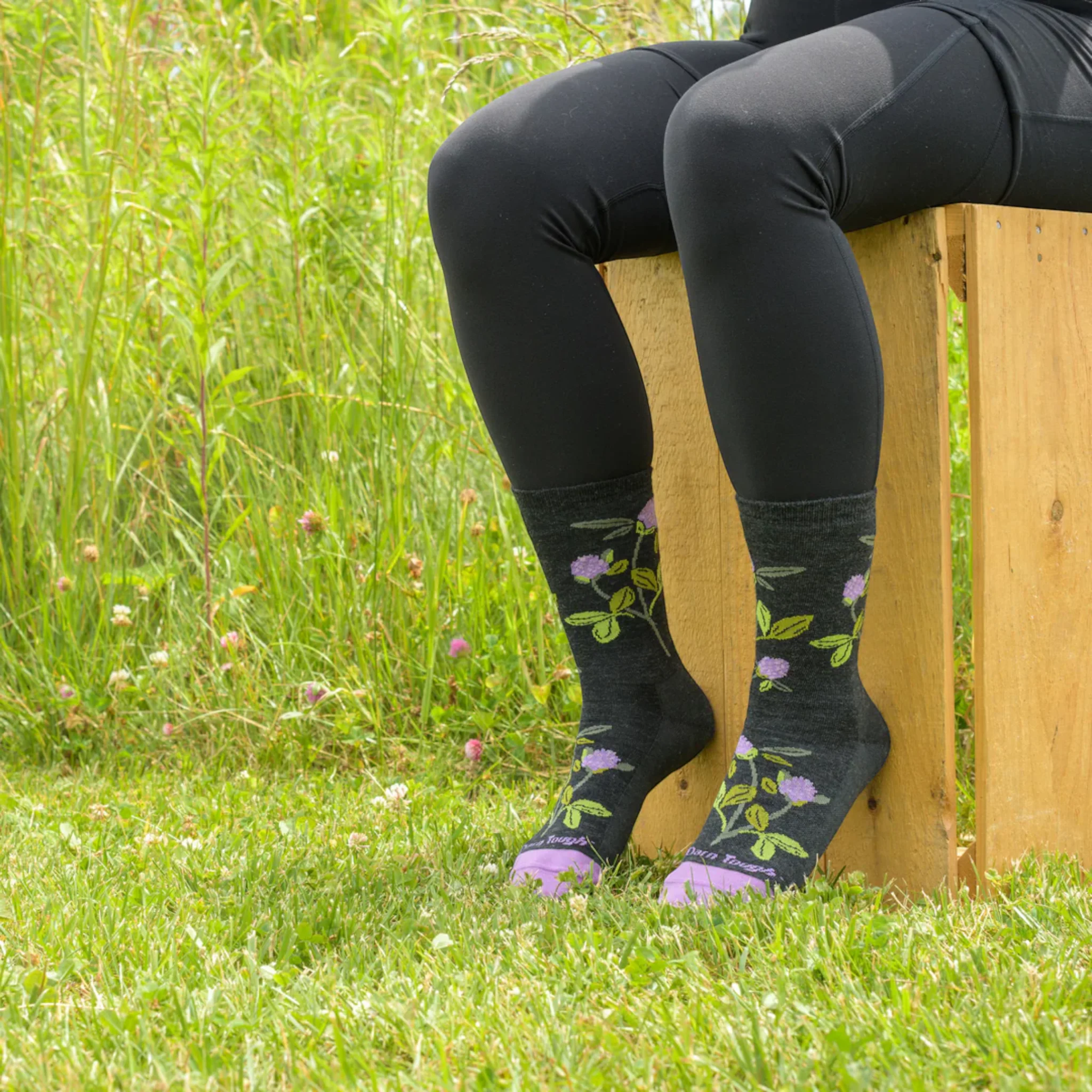 Darn Tough Women's Blossom Crew Lightweight Lifestyle Socks - Image 3