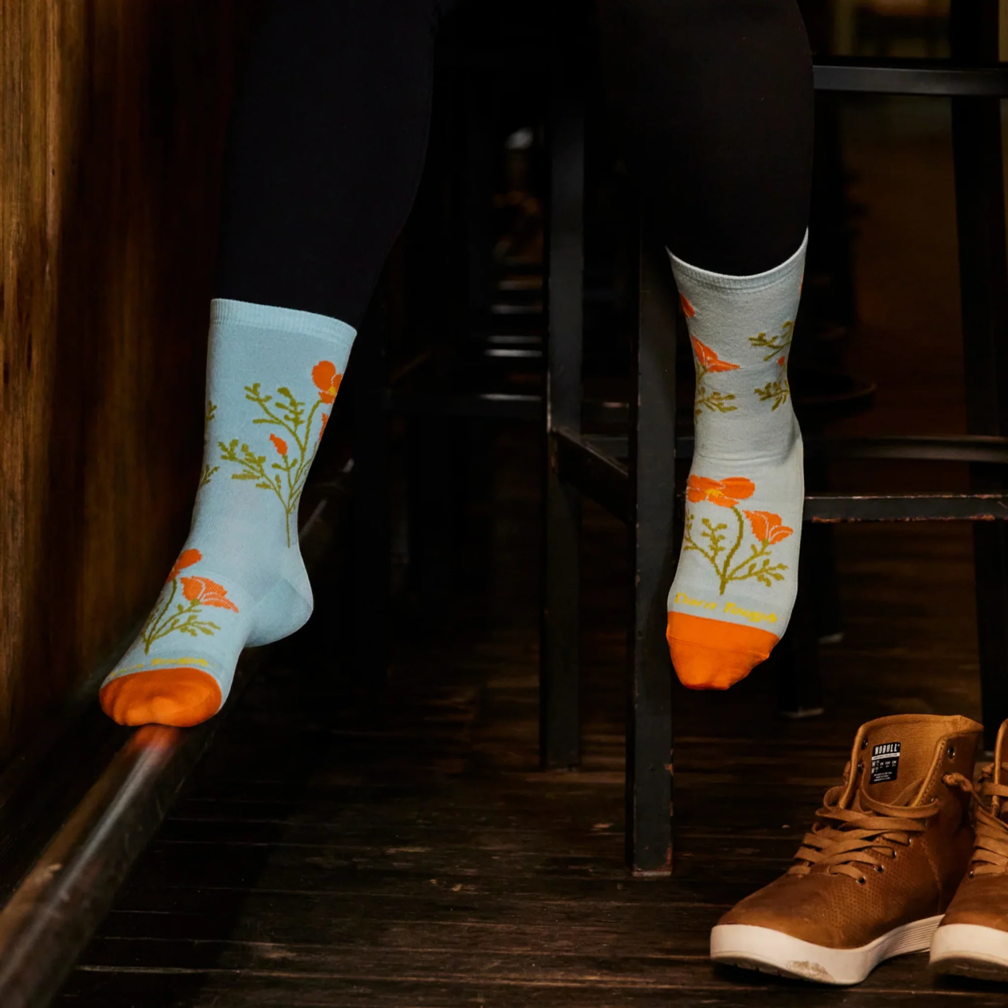 Darn Tough Women's Blossom Crew Lightweight Lifestyle Socks - Image 4