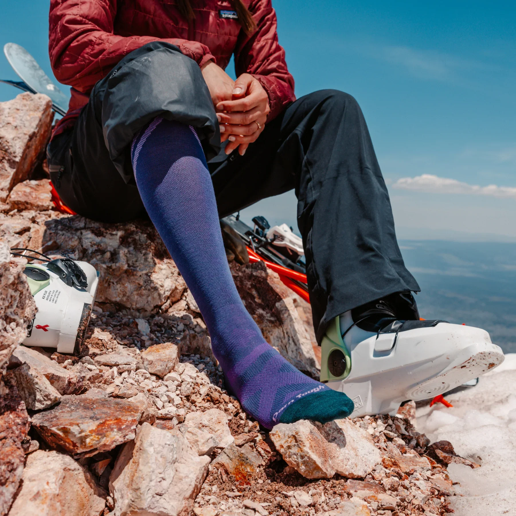 Darn Tough Women's Peaks RFL Over-the-Calf Ultra-Lightweight Ski Socks - Image 3