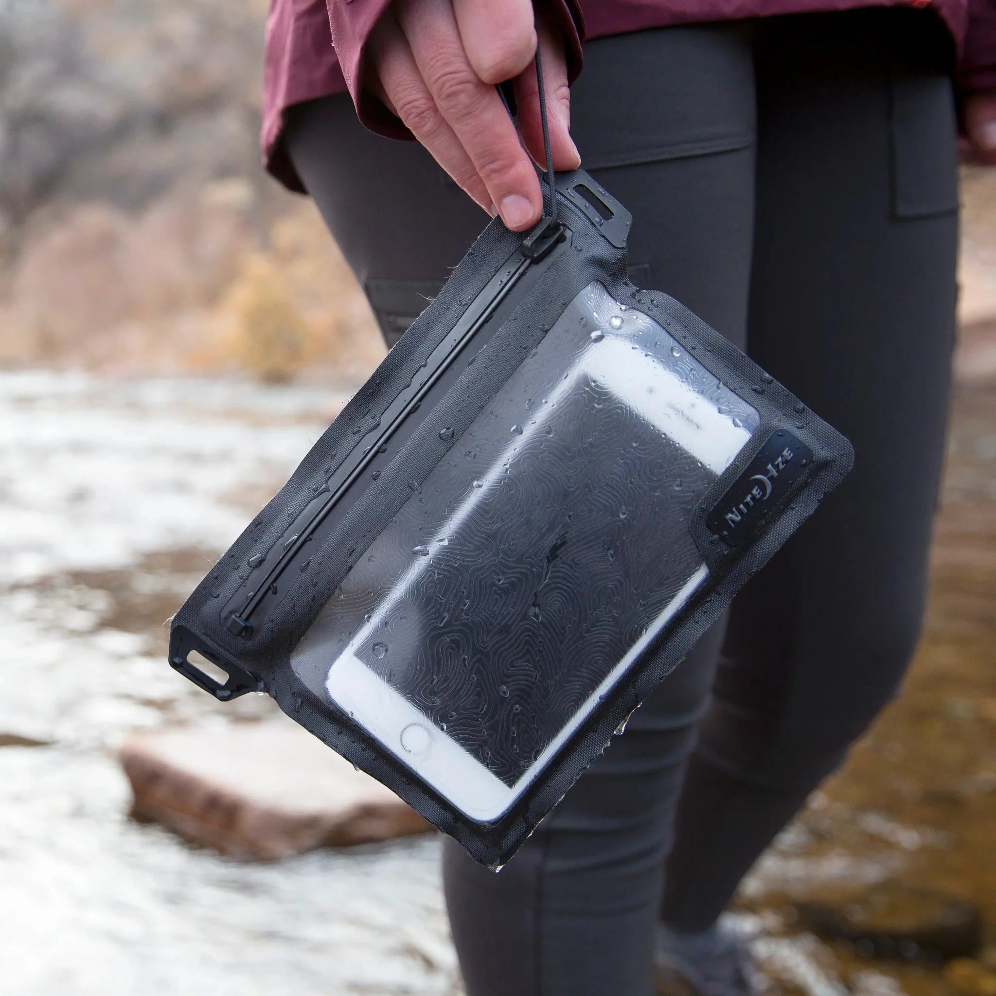 Nite Ize RunOff Waterproof Pocket - Image 10
